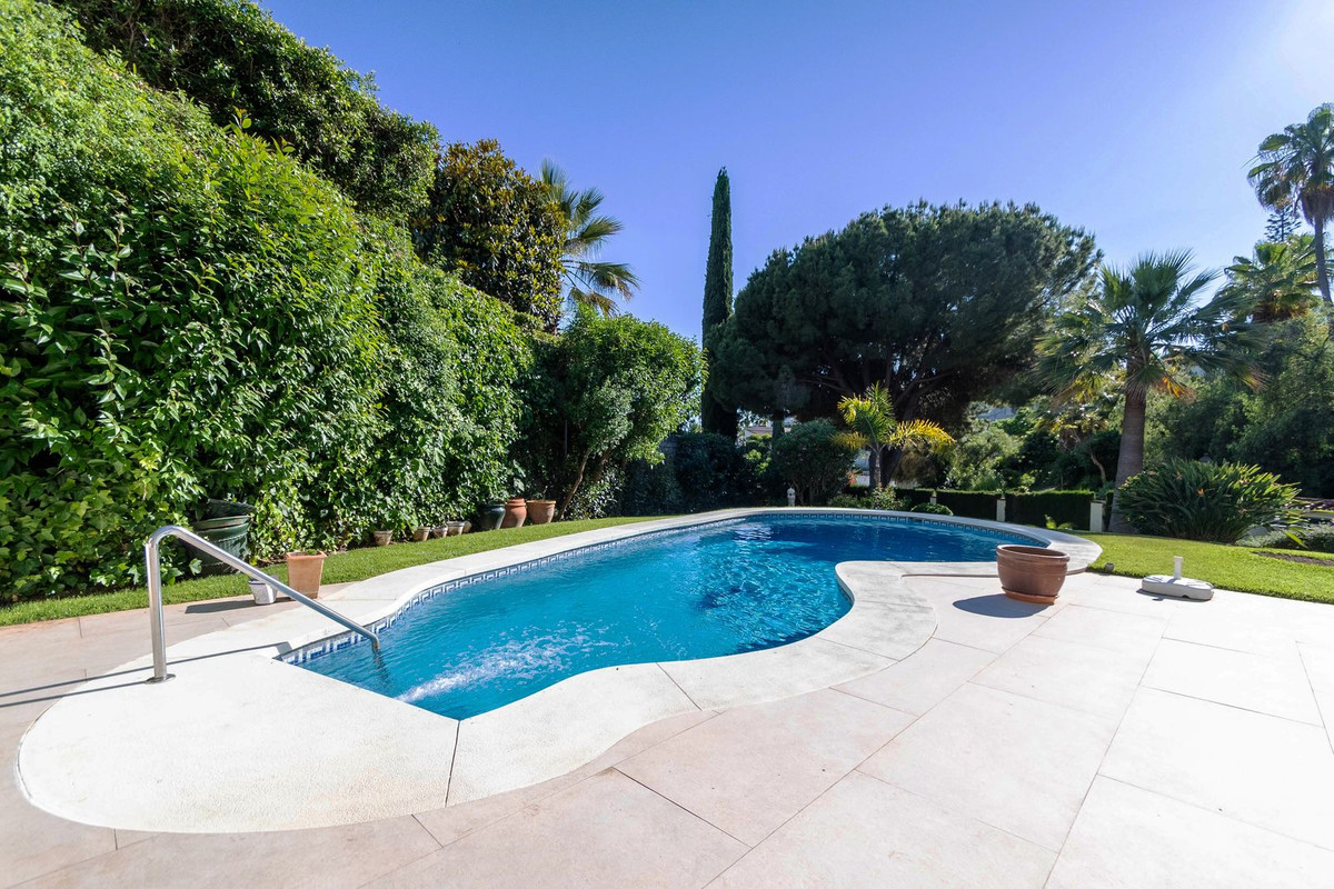 4 Bed Townhouse for sale in Marbella Costa Del Sol, Málaga, Spain