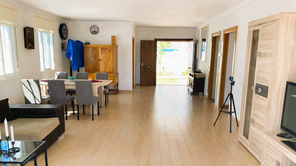 Se vende Villa - Chalet de 3 dormitorios en Costa Del Sol, Málaga, España