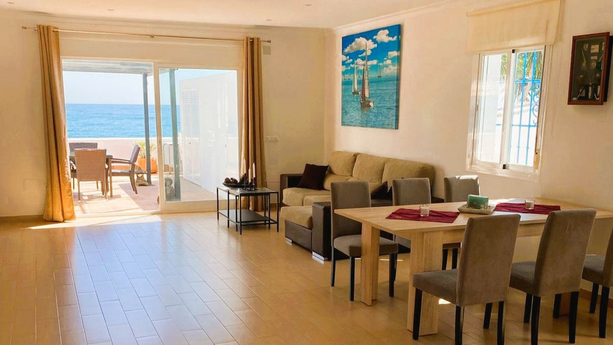Se vende Villa - Chalet de 3 dormitorios en Costa Del Sol, Málaga, España