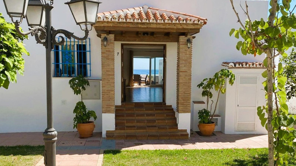 Se vende Villa - Chalet de 3 dormitorios en Costa Del Sol, Málaga, España