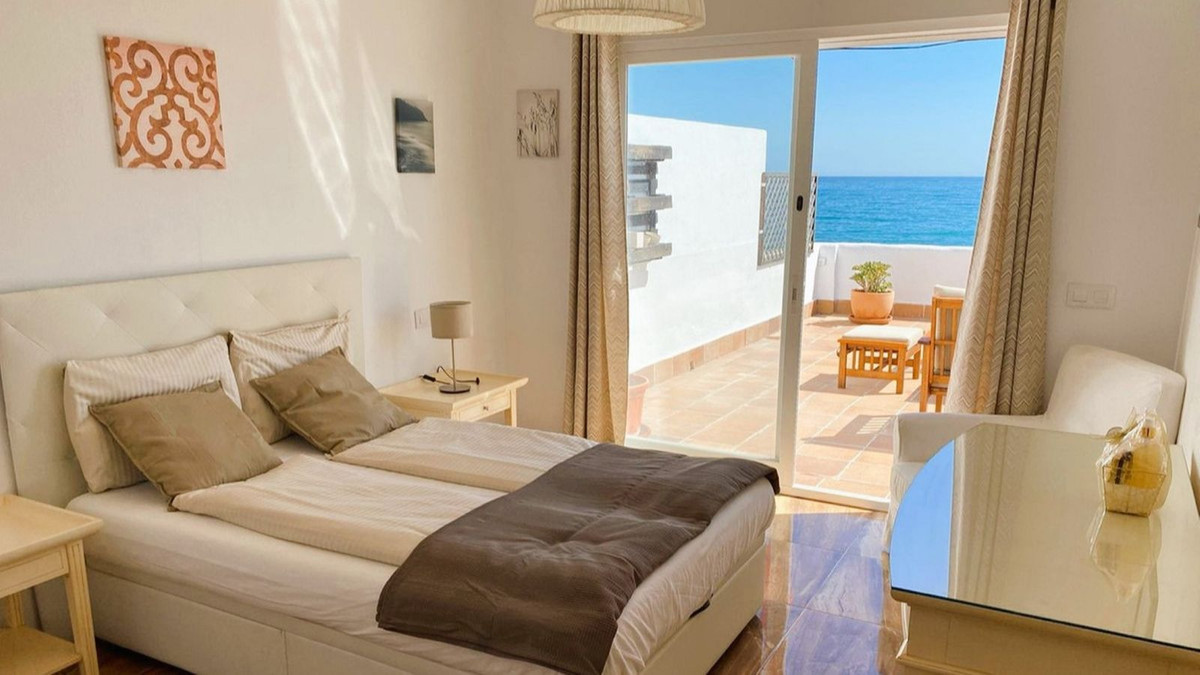 Se vende Villa - Chalet de 3 dormitorios en Costa Del Sol, Málaga, España