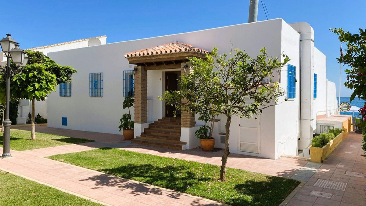 Se vende Villa - Chalet de 3 dormitorios en Costa Del Sol, Málaga, España