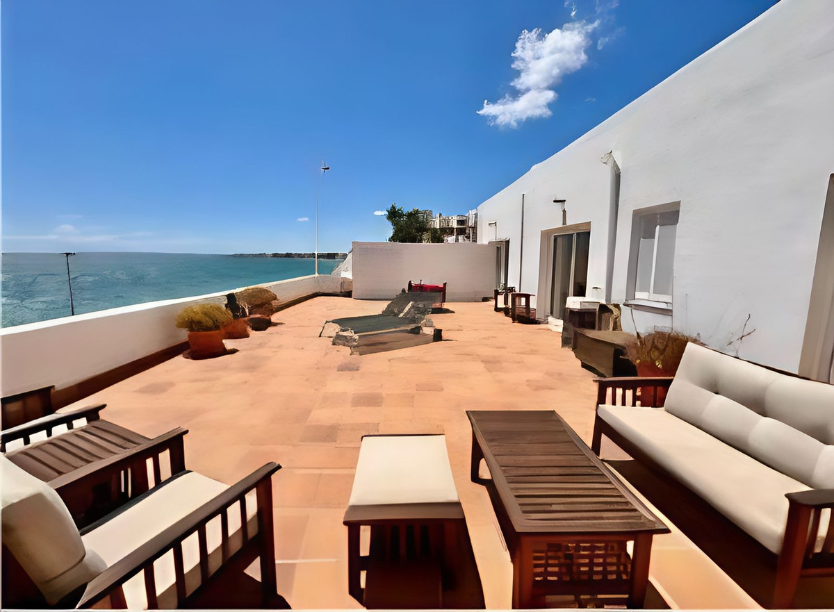 Se vende Villa - Chalet de 3 dormitorios en Costa Del Sol, Málaga, España