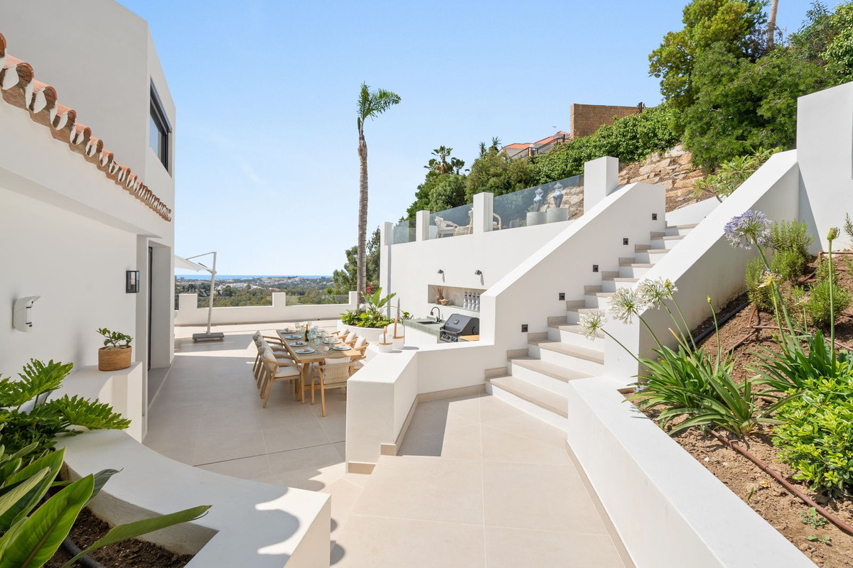5 Bed Townhouse for sale in Nueva Andalucía Costa Del Sol, Málaga, Spain