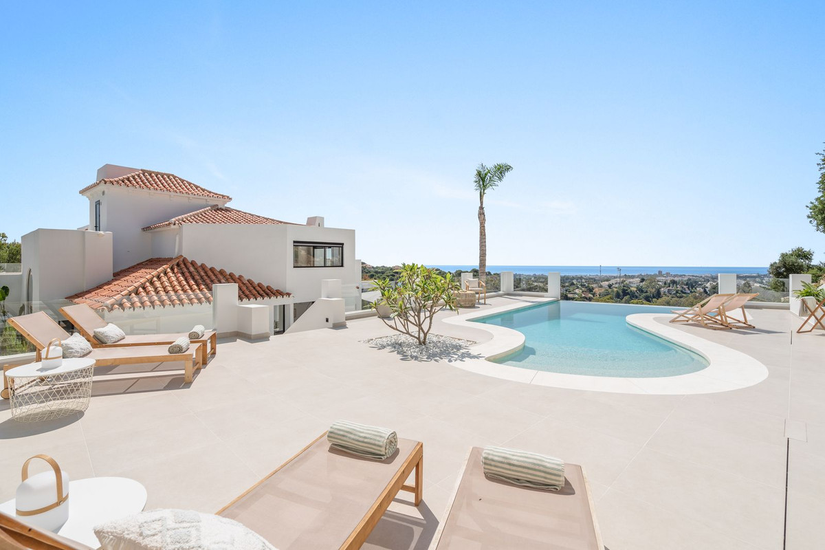 5 Bed Townhouse for sale in Nueva Andalucía Costa Del Sol, Málaga, Spain