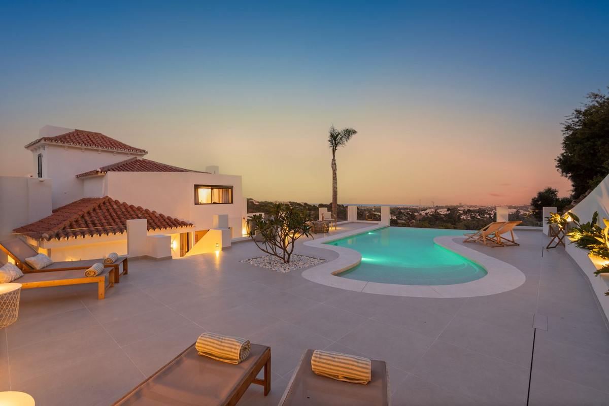 5 Bed Townhouse for sale in Nueva Andalucía Costa Del Sol, Málaga, Spain