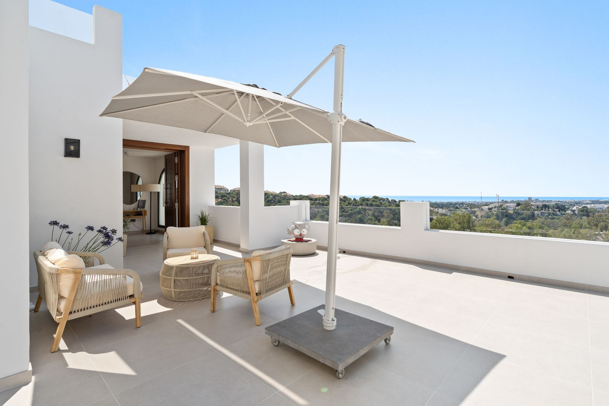 5 Bed Townhouse for sale in Nueva Andalucía Costa Del Sol, Málaga, Spain