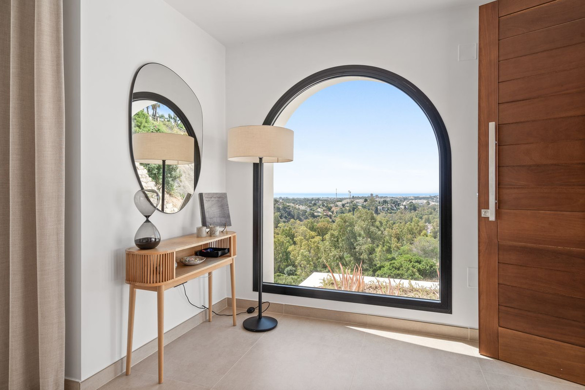 5 Bed Townhouse for sale in Nueva Andalucía Costa Del Sol, Málaga, Spain