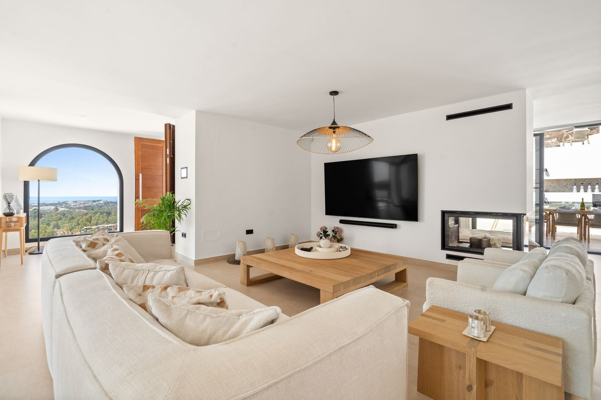 5 Bed Townhouse for sale in Nueva Andalucía Costa Del Sol, Málaga, Spain
