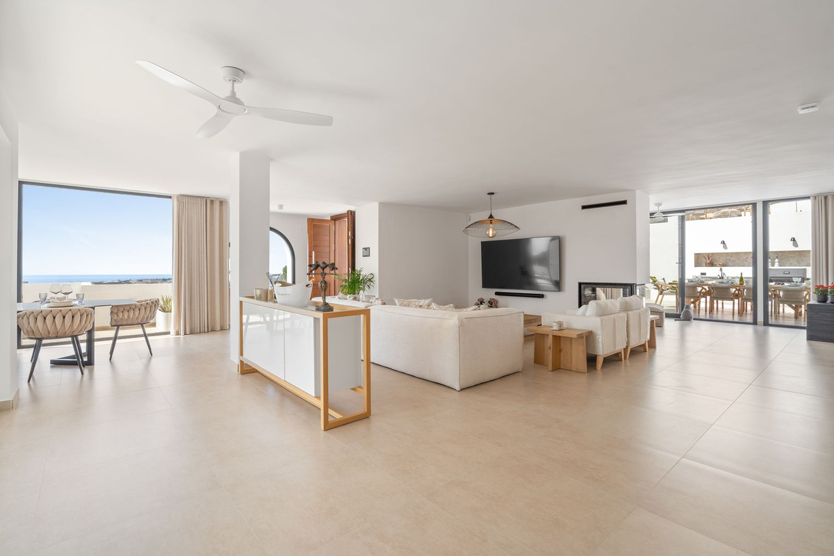 5 Bed Townhouse for sale in Nueva Andalucía Costa Del Sol, Málaga, Spain