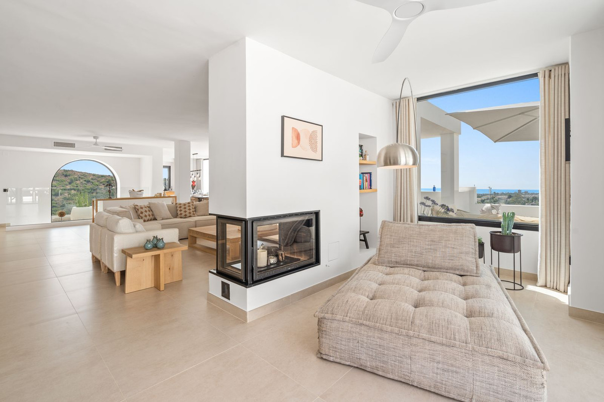 5 Bed Townhouse for sale in Nueva Andalucía Costa Del Sol, Málaga, Spain