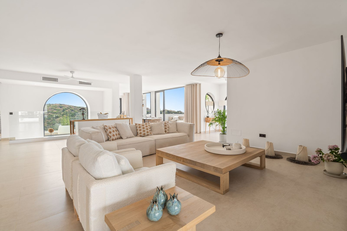 5 Bed Townhouse for sale in Nueva Andalucía Costa Del Sol, Málaga, Spain