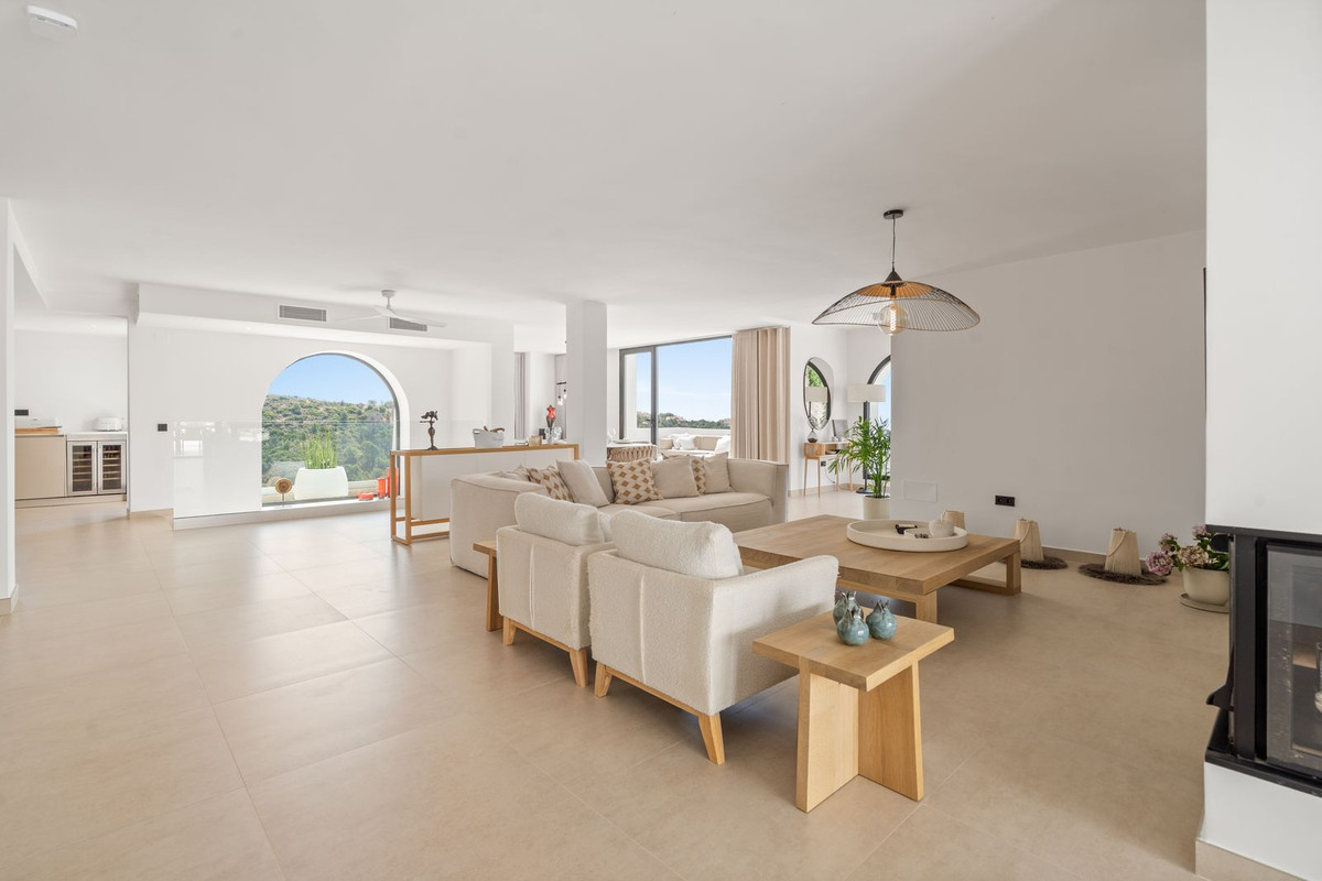 5 Bed Townhouse for sale in Nueva Andalucía Costa Del Sol, Málaga, Spain