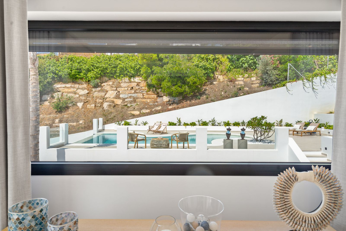 5 Bed Townhouse for sale in Nueva Andalucía Costa Del Sol, Málaga, Spain
