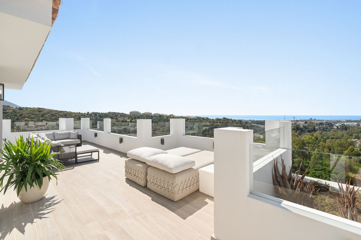 5 Bed Townhouse for sale in Nueva Andalucía Costa Del Sol, Málaga, Spain