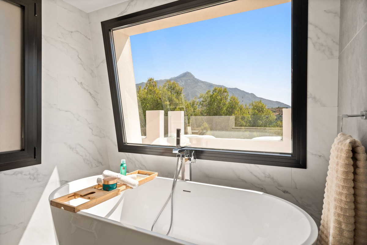 5 Bed Townhouse for sale in Nueva Andalucía Costa Del Sol, Málaga, Spain
