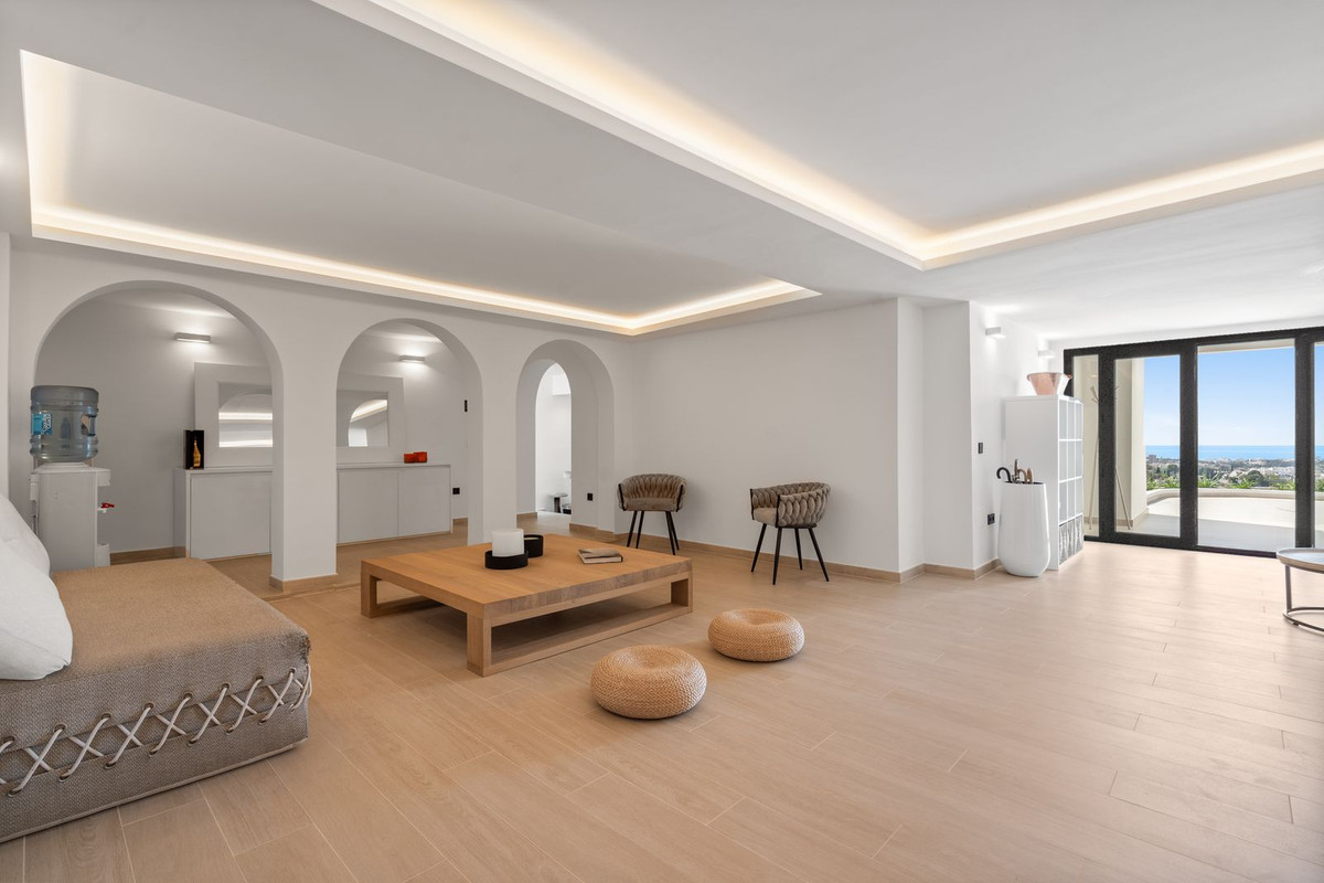 5 Bed Townhouse for sale in Nueva Andalucía Costa Del Sol, Málaga, Spain