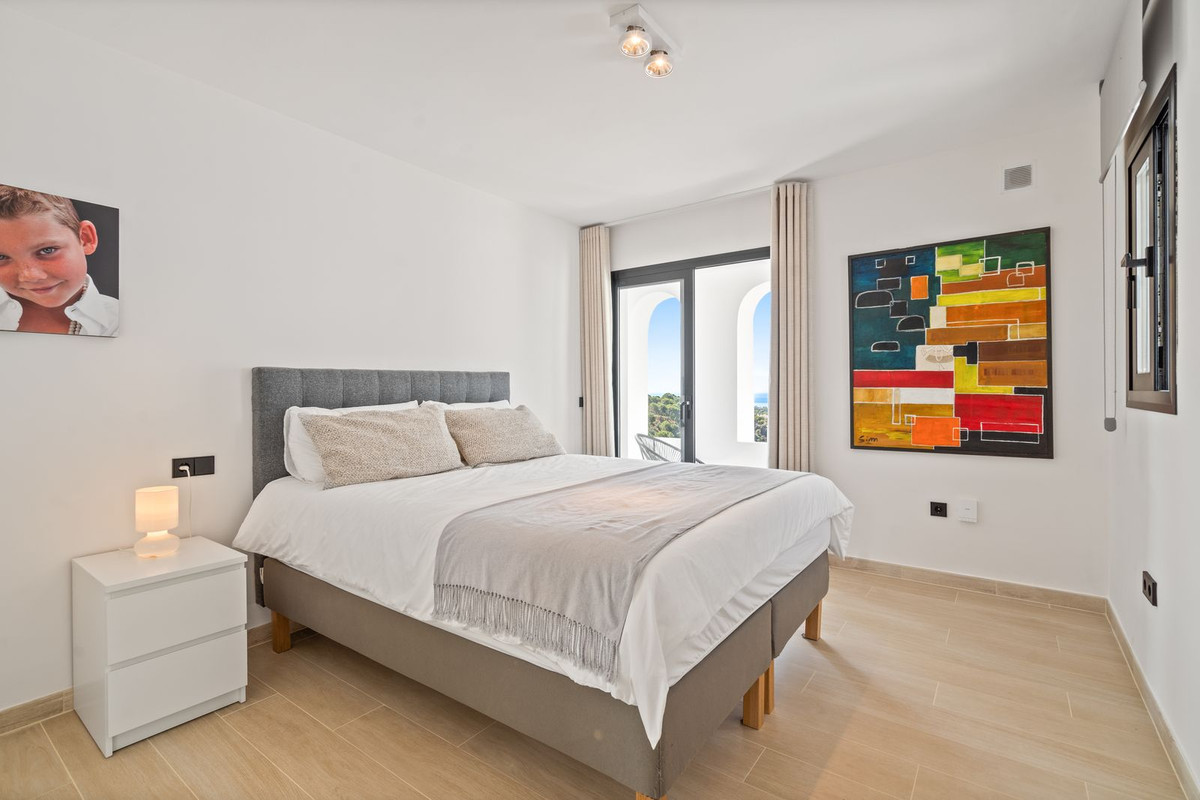 5 Bed Townhouse for sale in Nueva Andalucía Costa Del Sol, Málaga, Spain