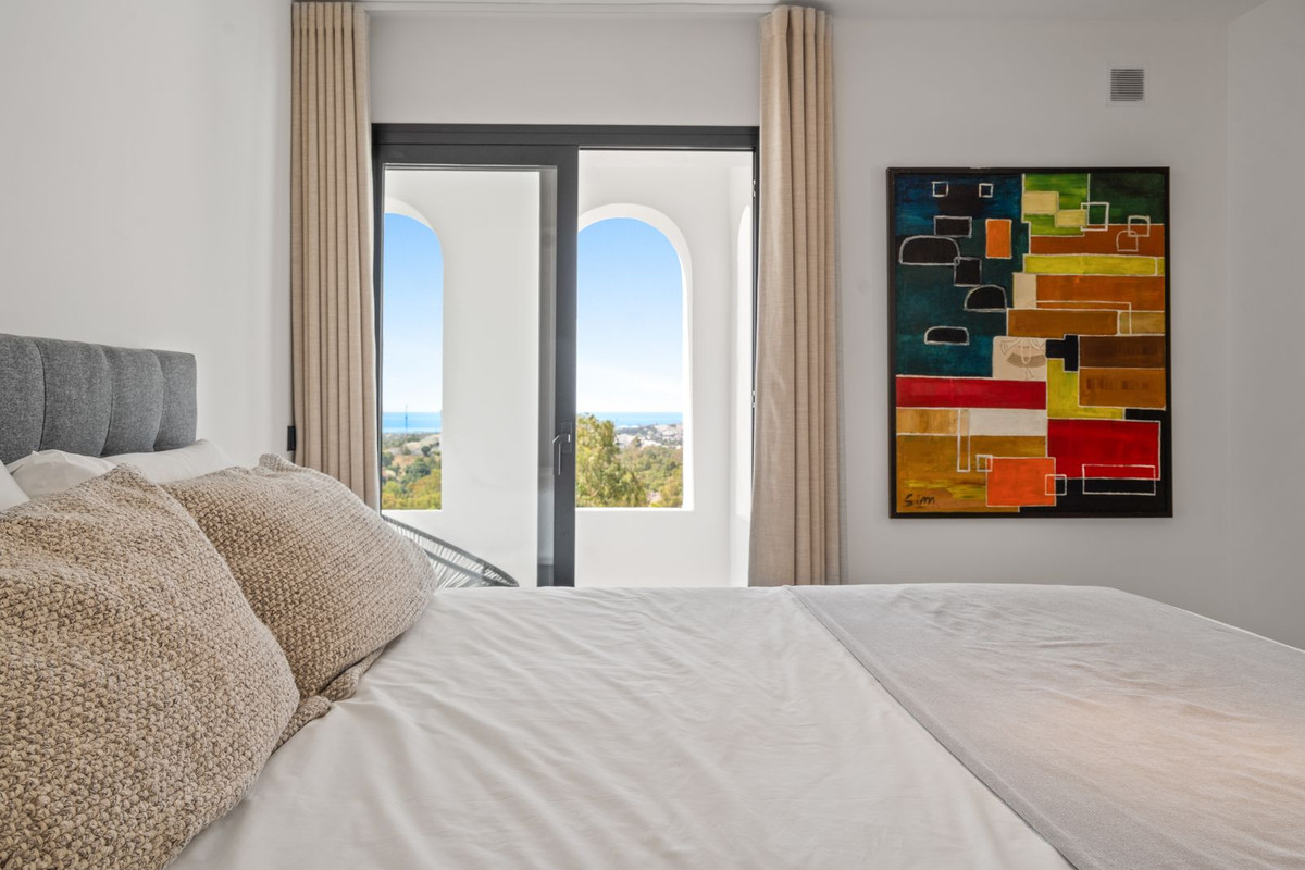 5 Bed Townhouse for sale in Nueva Andalucía Costa Del Sol, Málaga, Spain