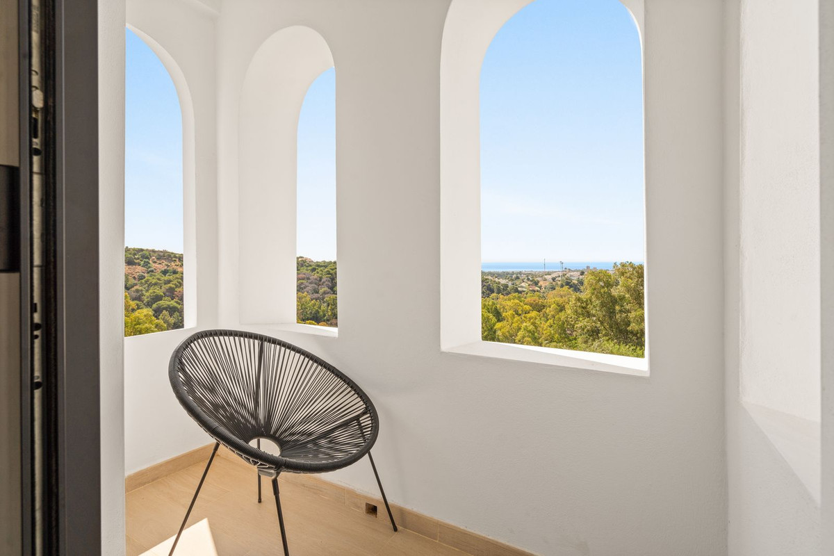 5 Bed Townhouse for sale in Nueva Andalucía Costa Del Sol, Málaga, Spain