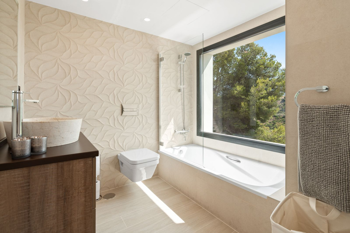 5 Bed Townhouse for sale in Nueva Andalucía Costa Del Sol, Málaga, Spain