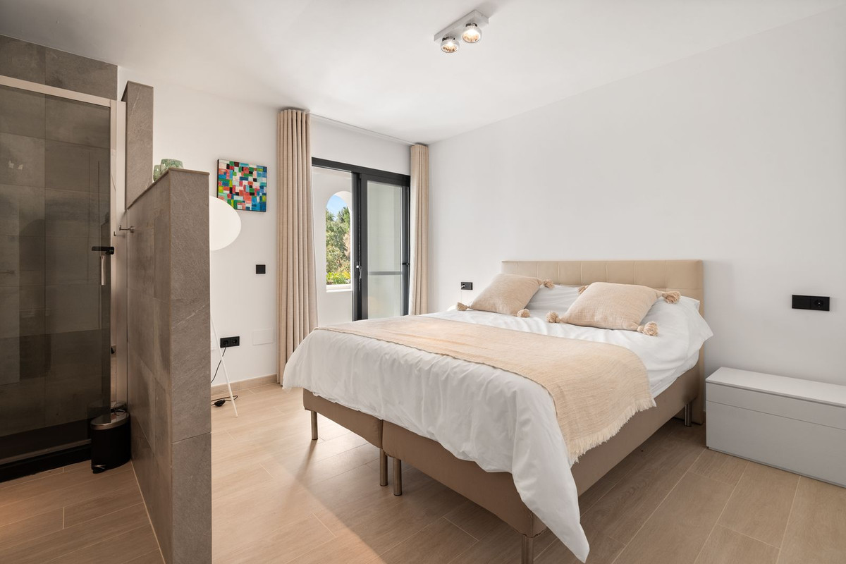 5 Bed Townhouse for sale in Nueva Andalucía Costa Del Sol, Málaga, Spain