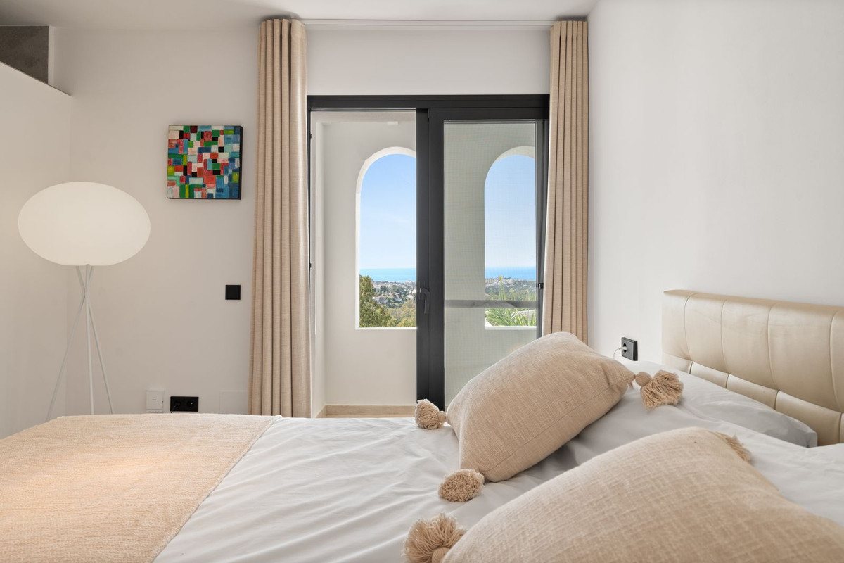 5 Bed Townhouse for sale in Nueva Andalucía Costa Del Sol, Málaga, Spain
