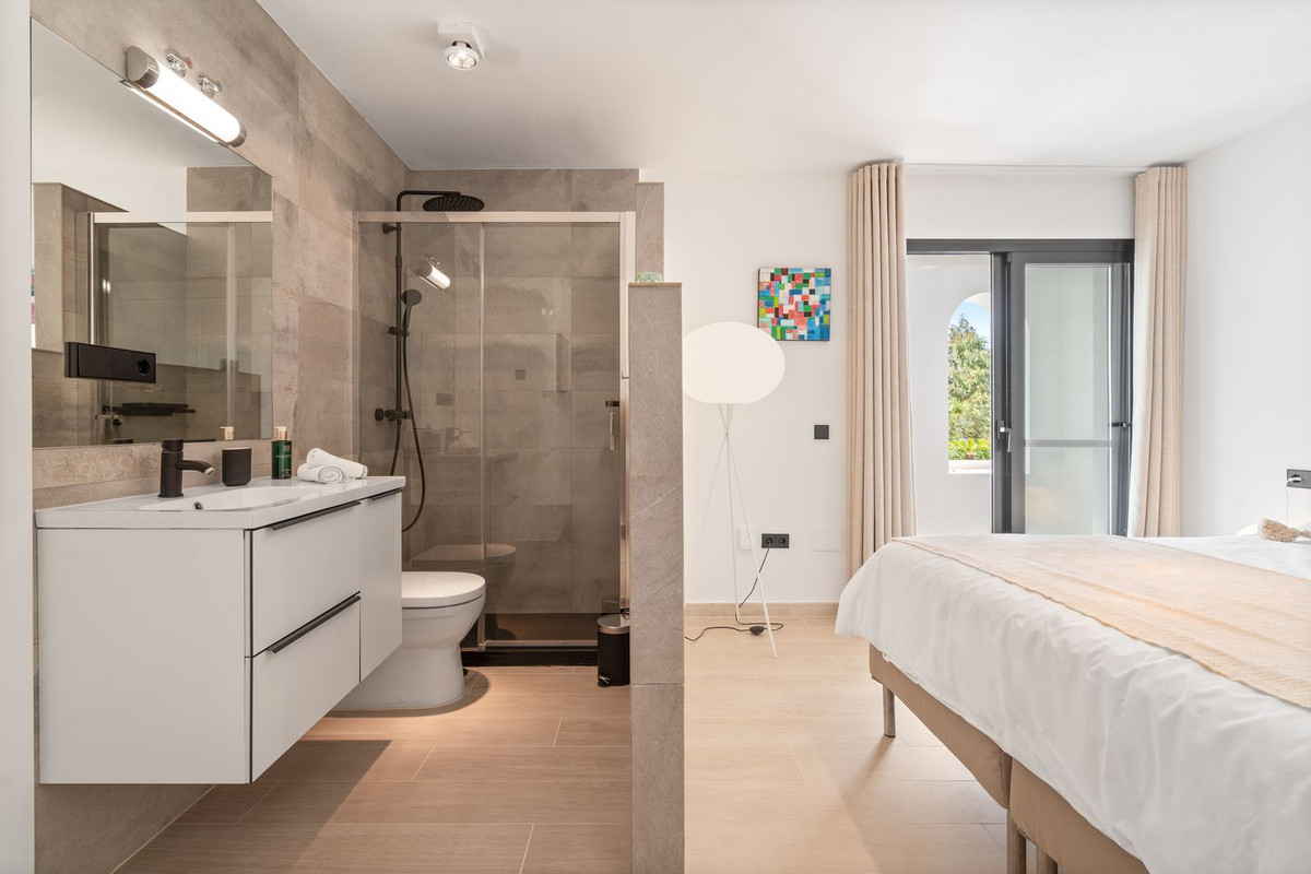 5 Bed Townhouse for sale in Nueva Andalucía Costa Del Sol, Málaga, Spain