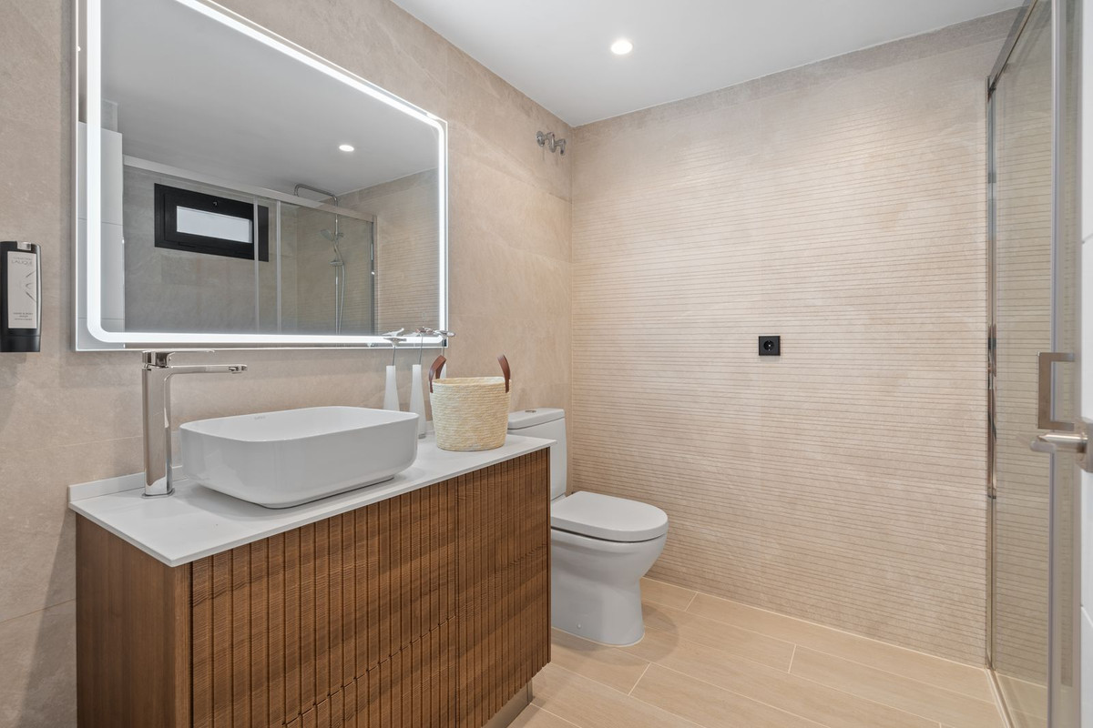 5 Bed Townhouse for sale in Nueva Andalucía Costa Del Sol, Málaga, Spain