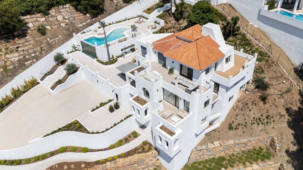 5 Bed Townhouse for sale in Nueva Andalucía Costa Del Sol, Málaga, Spain
