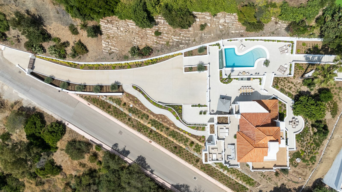 5 Bed Townhouse for sale in Nueva Andalucía Costa Del Sol, Málaga, Spain