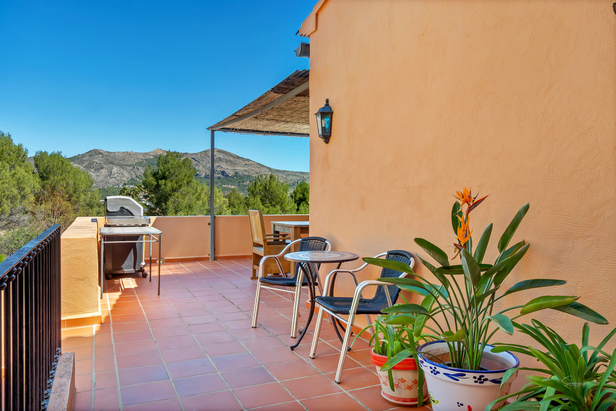 10 Bed Townhouse for sale in Jalon Costa Blanca, Alicante, Spain