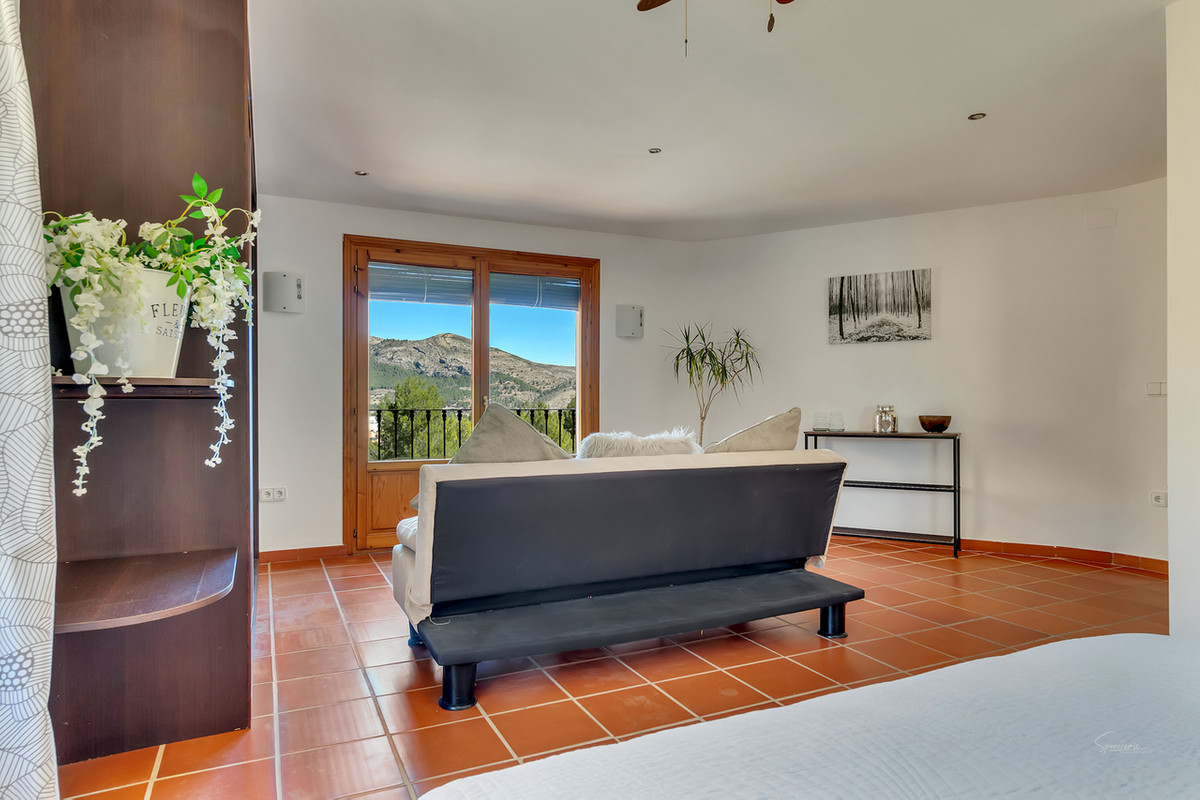 10 Bed Townhouse for sale in Jalon Costa Blanca, Alicante, Spain