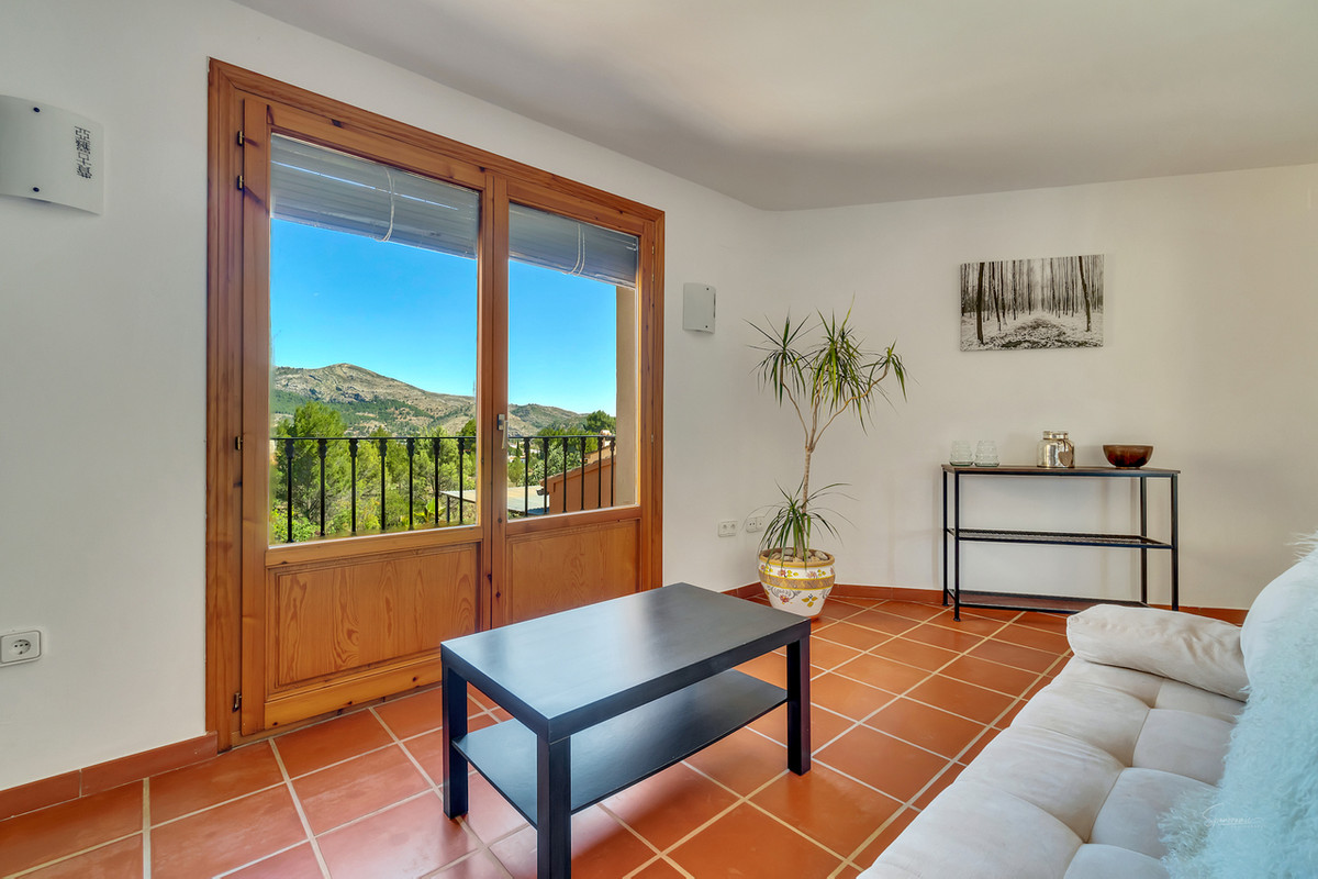10 Bed Townhouse for sale in Jalon Costa Blanca, Alicante, Spain