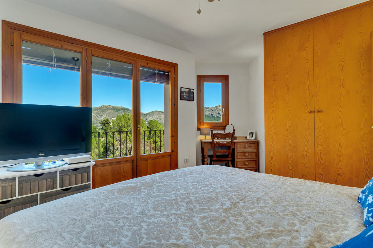 10 Bed Townhouse for sale in Jalon Costa Blanca, Alicante, Spain
