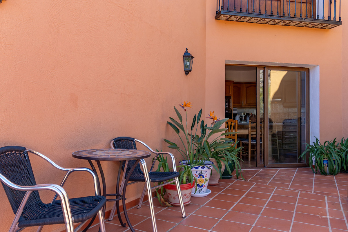 10 Bed Townhouse for sale in Jalon Costa Blanca, Alicante, Spain