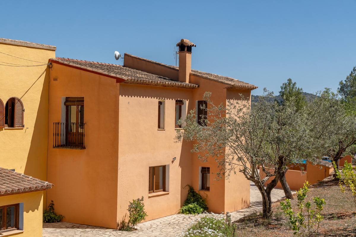 10 Bed Townhouse for sale in Jalon Costa Blanca, Alicante, Spain