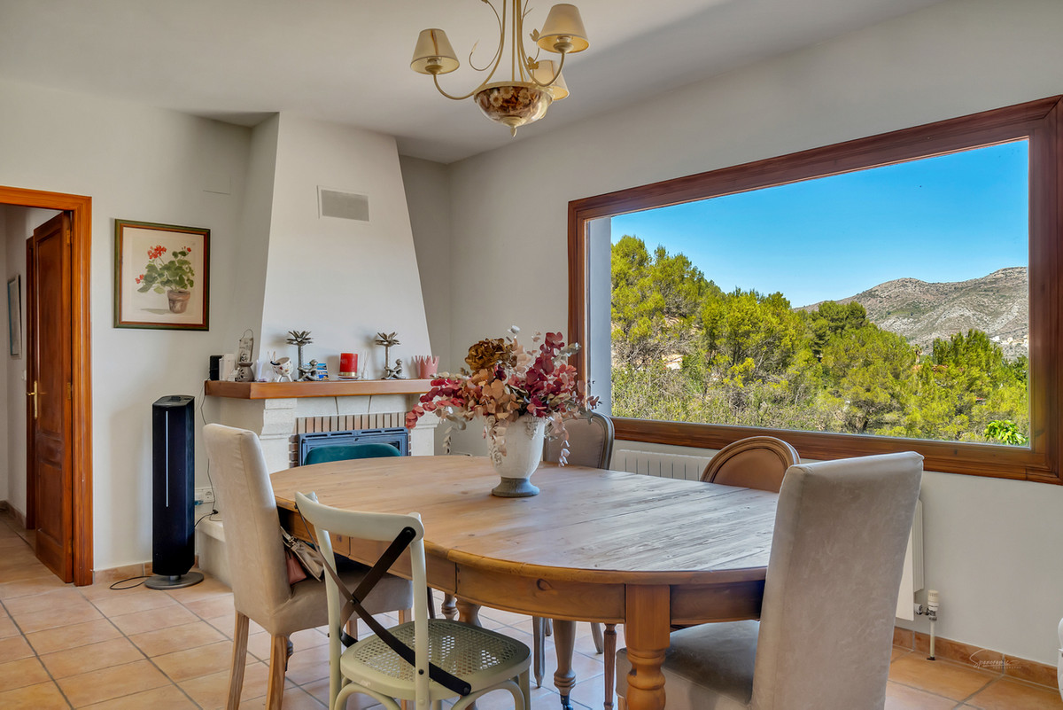 10 Bed Townhouse for sale in Jalon Costa Blanca, Alicante, Spain