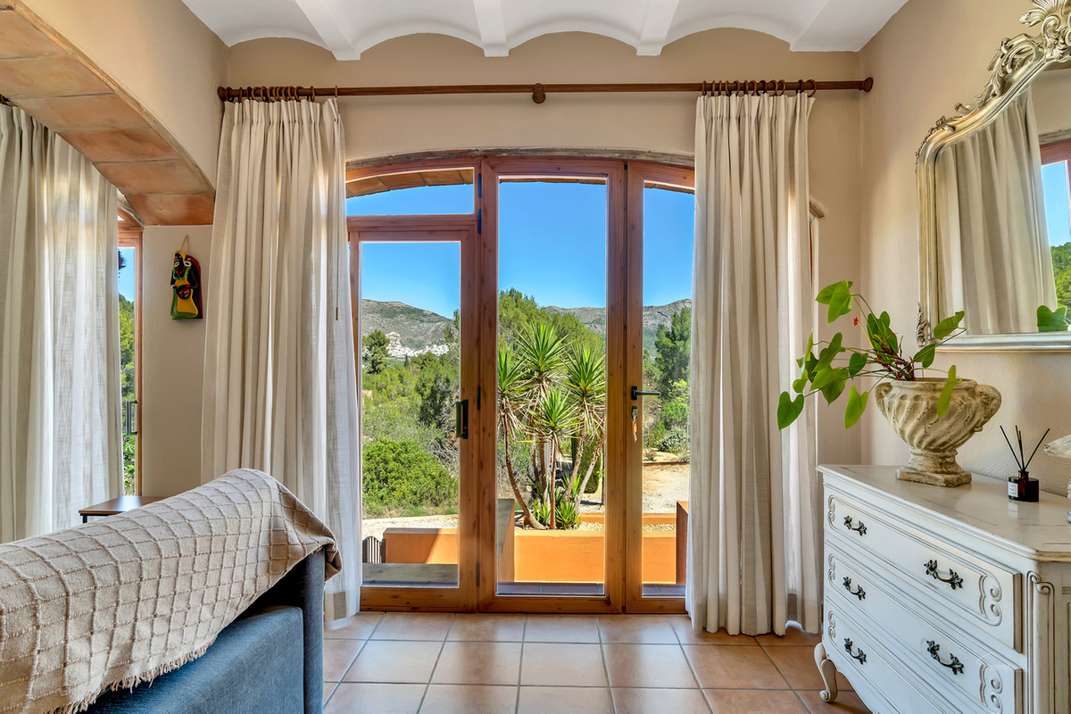 10 Bed Townhouse for sale in Jalon Costa Blanca, Alicante, Spain