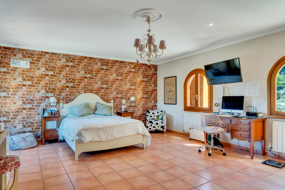 10 Bed Townhouse for sale in Jalon Costa Blanca, Alicante, Spain