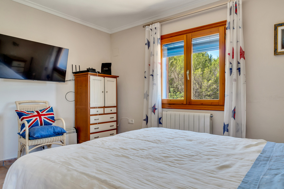 10 Bed Townhouse for sale in Jalon Costa Blanca, Alicante, Spain