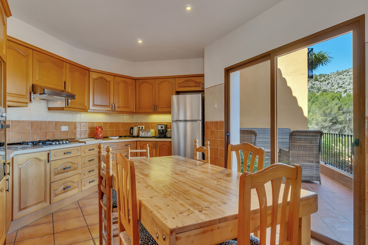 10 Bed Townhouse for sale in Jalon Costa Blanca, Alicante, Spain