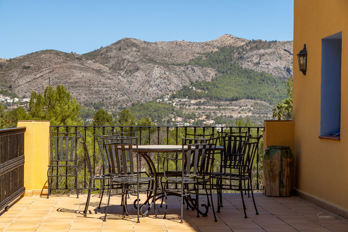 10 Bed Townhouse for sale in Jalon Costa Blanca, Alicante, Spain