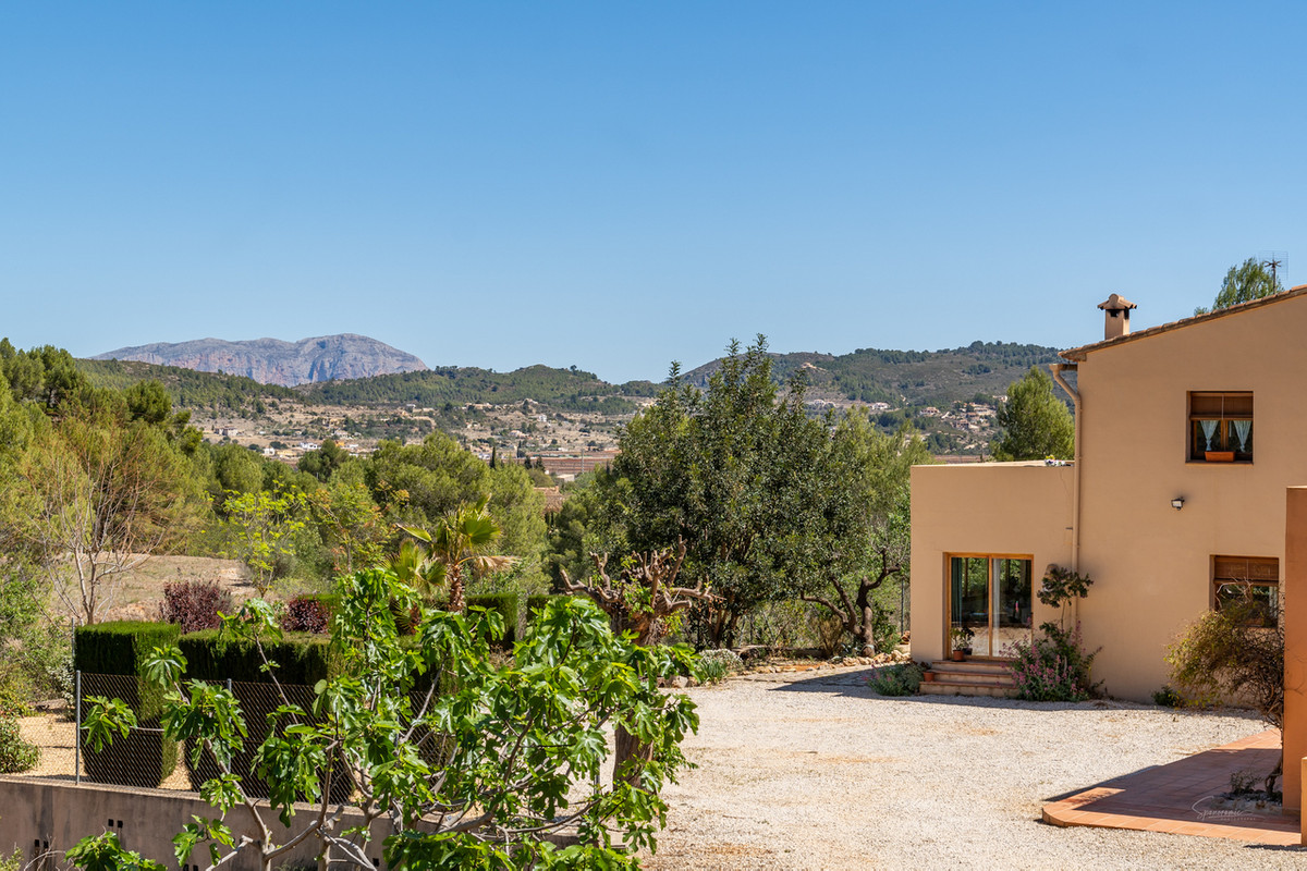 10 Bed Townhouse for sale in Jalon Costa Blanca, Alicante, Spain