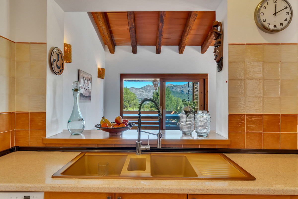 10 Bed Townhouse for sale in Jalon Costa Blanca, Alicante, Spain