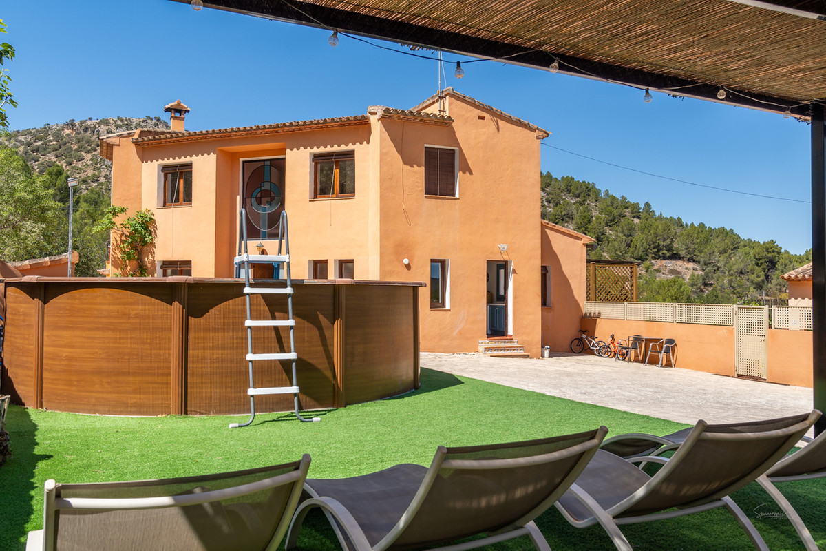 10 Bed Townhouse for sale in Jalon Costa Blanca, Alicante, Spain