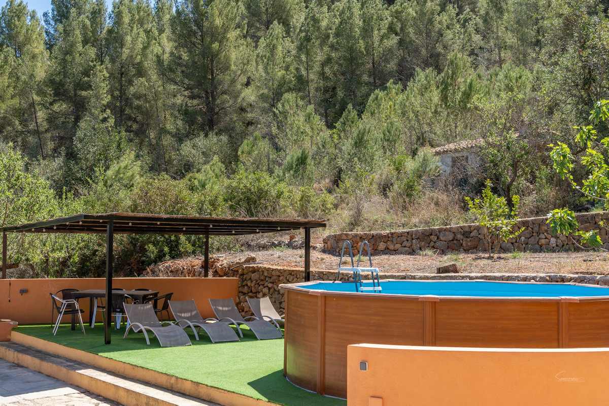 10 Bed Townhouse for sale in Jalon Costa Blanca, Alicante, Spain