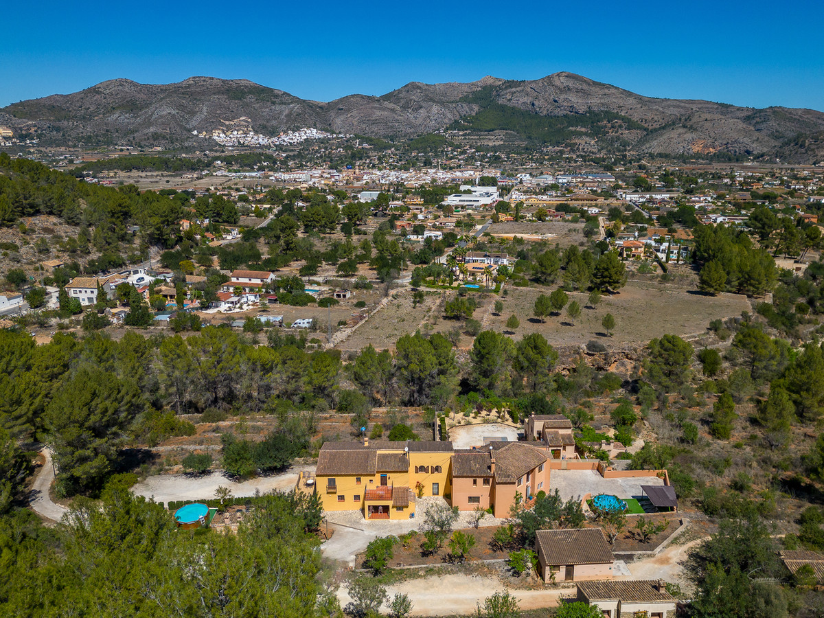 10 Bed Townhouse for sale in Jalon Costa Blanca, Alicante, Spain