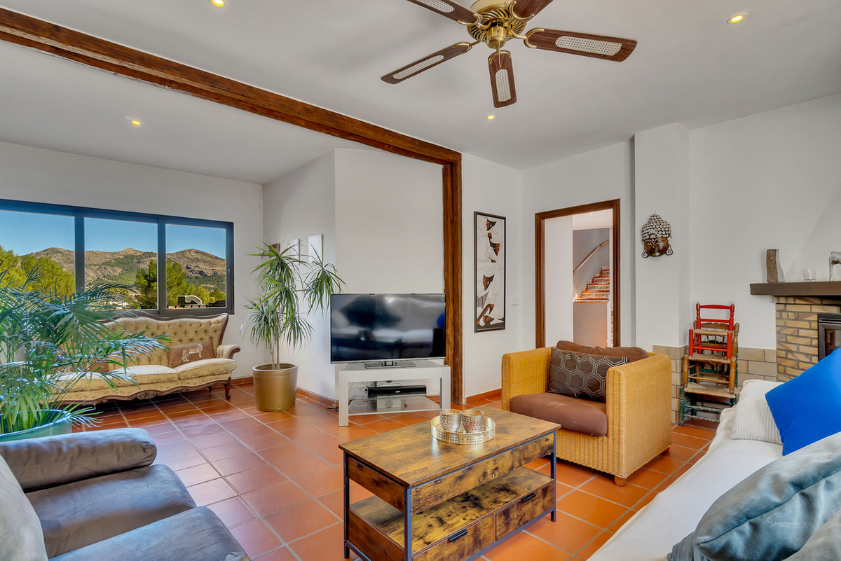 10 Bed Townhouse for sale in Jalon Costa Blanca, Alicante, Spain