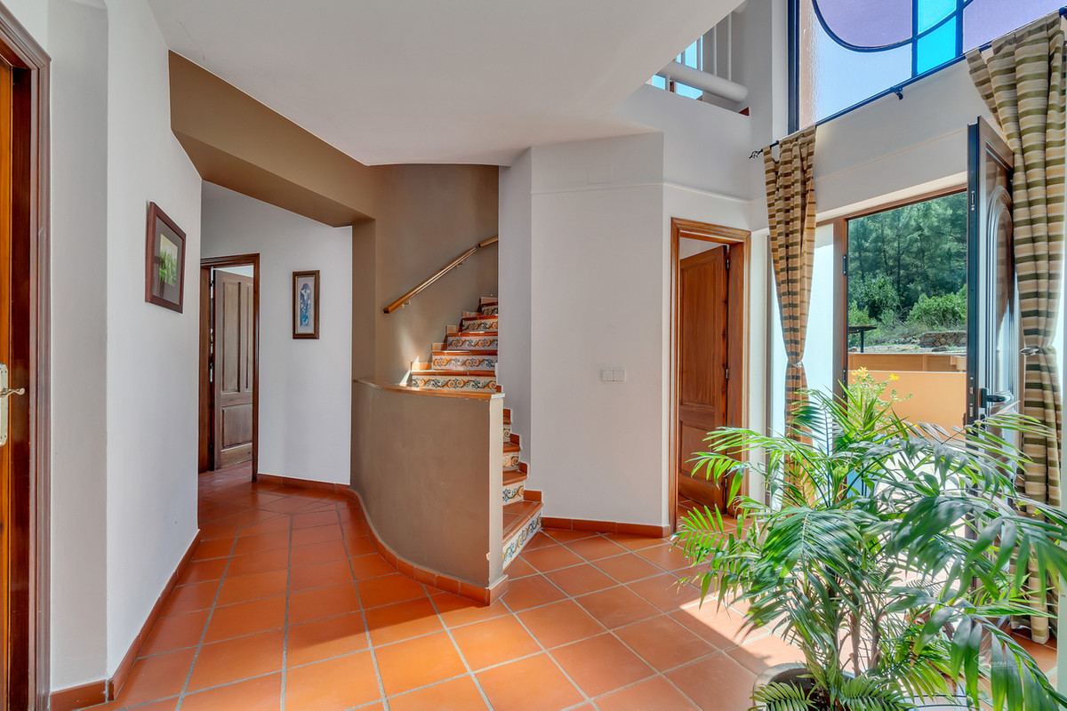 10 Bed Townhouse for sale in Jalon Costa Blanca, Alicante, Spain